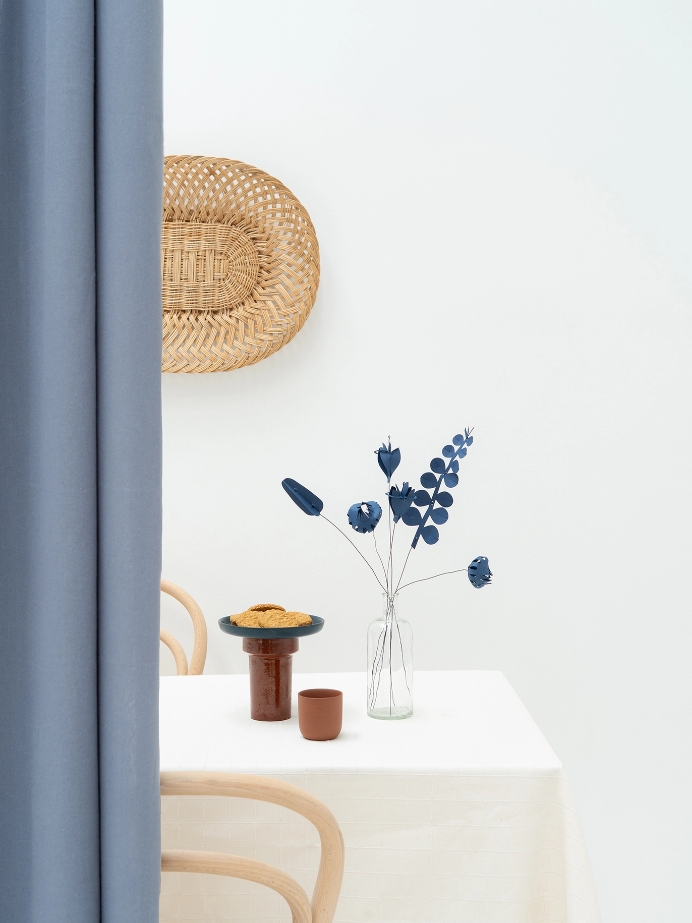 Jurianne Matter FIELD flowers DUSK BLUE small , Bastelset, Papierblumen , 6 Stück