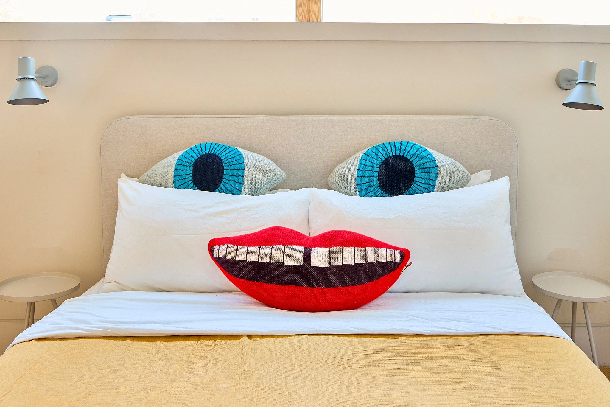 Donna Wilson Kissen Lächeln von Donna Wilson Smile Shaped Cushion