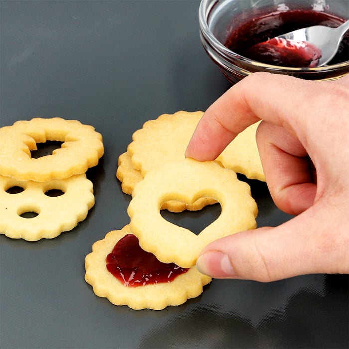 Ausstecherle Linzer Tanne 5 cm, Edelstahl von Birkmann, mit Innenprägung, Prägeausstecher, Ausstechform 