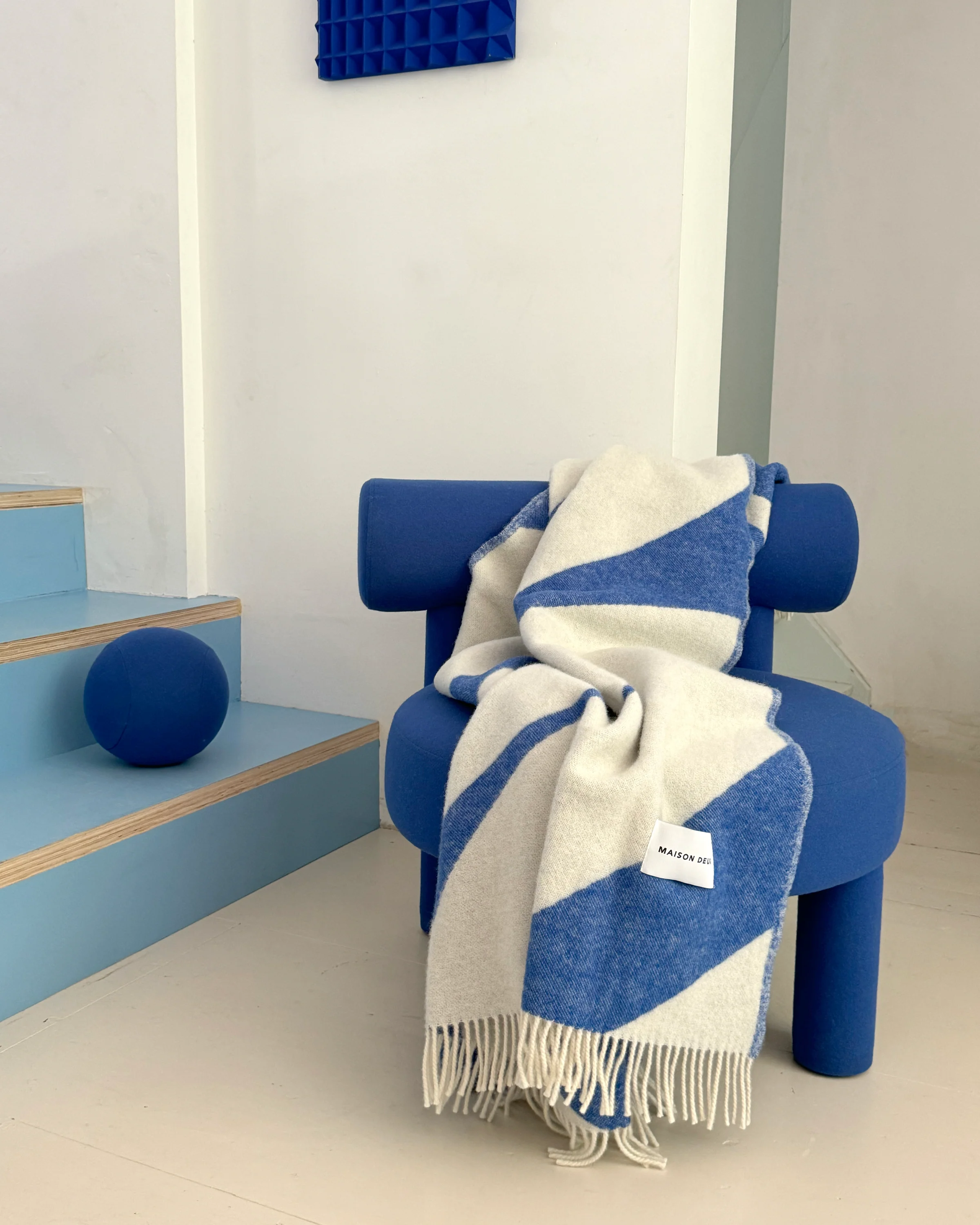 Maison Deux Wolldecke SWIRL Kobaltblau-Weiß, ca. 130 x 200 cm, Plaid, 100 % Wolle  