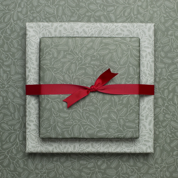 Geschenkpapier Weihnachts- Geschenkpapier grüne Tannenzweige ca. 67 x 48 cm , beidseitig bedruckt