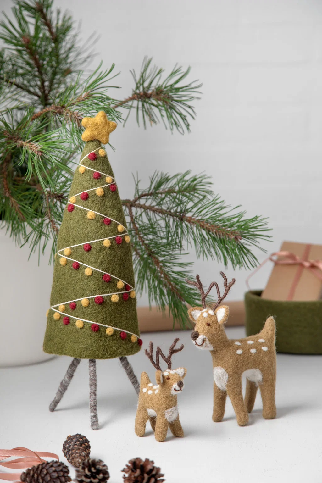 Gry & Sif Grauer Hirsch aus Filz zum Stellen, klein, Cute Brown Deer - Small, ca. 11cm