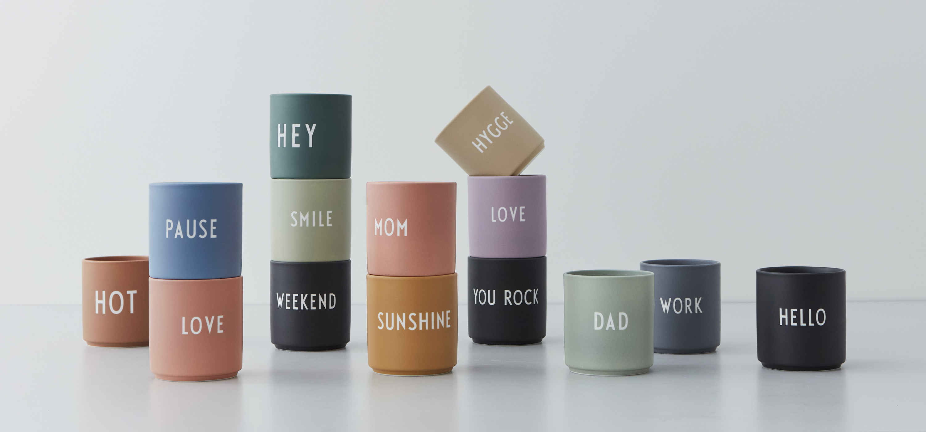 Design Letters Favourite Cup MOM, Becher Porzellan, Farbe: Nude, Rückseite LOVE  