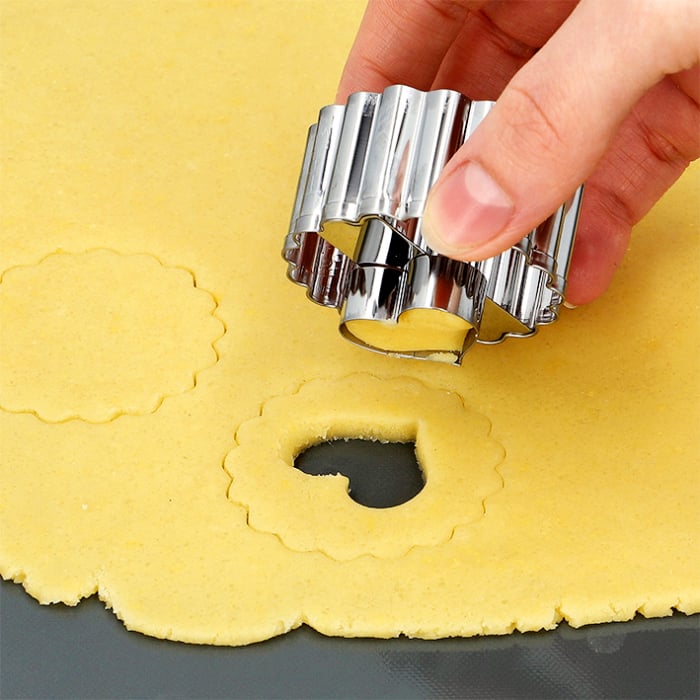 Ausstecherle Linzer Tanne 5 cm, Edelstahl von Birkmann, mit Innenprägung, Prägeausstecher, Ausstechform 