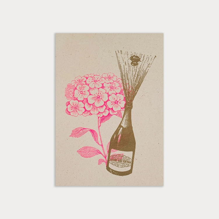 Feingeladen Postkarte TYPO »Champagner mit Blume« Glückwunsch,  Neon Pink, RISO handgedruckt 