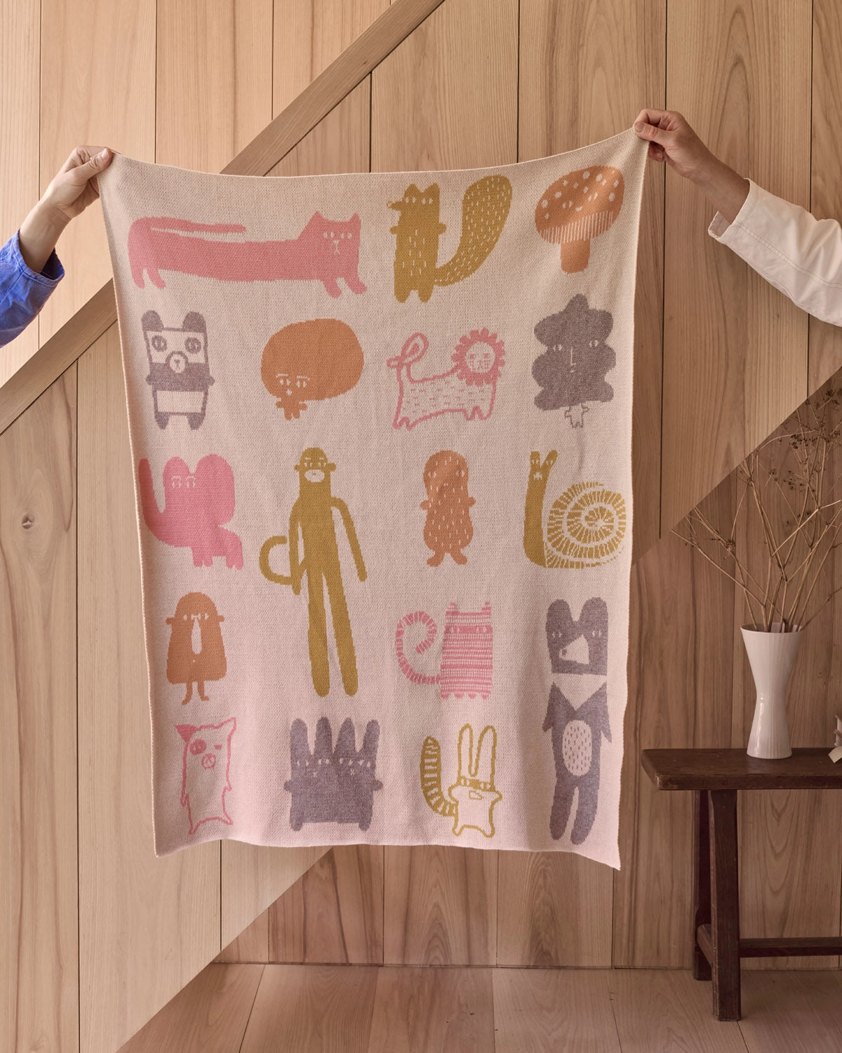 Donna Wilson Creatures Mini-Decke, Baumwolle von Donna Wilson