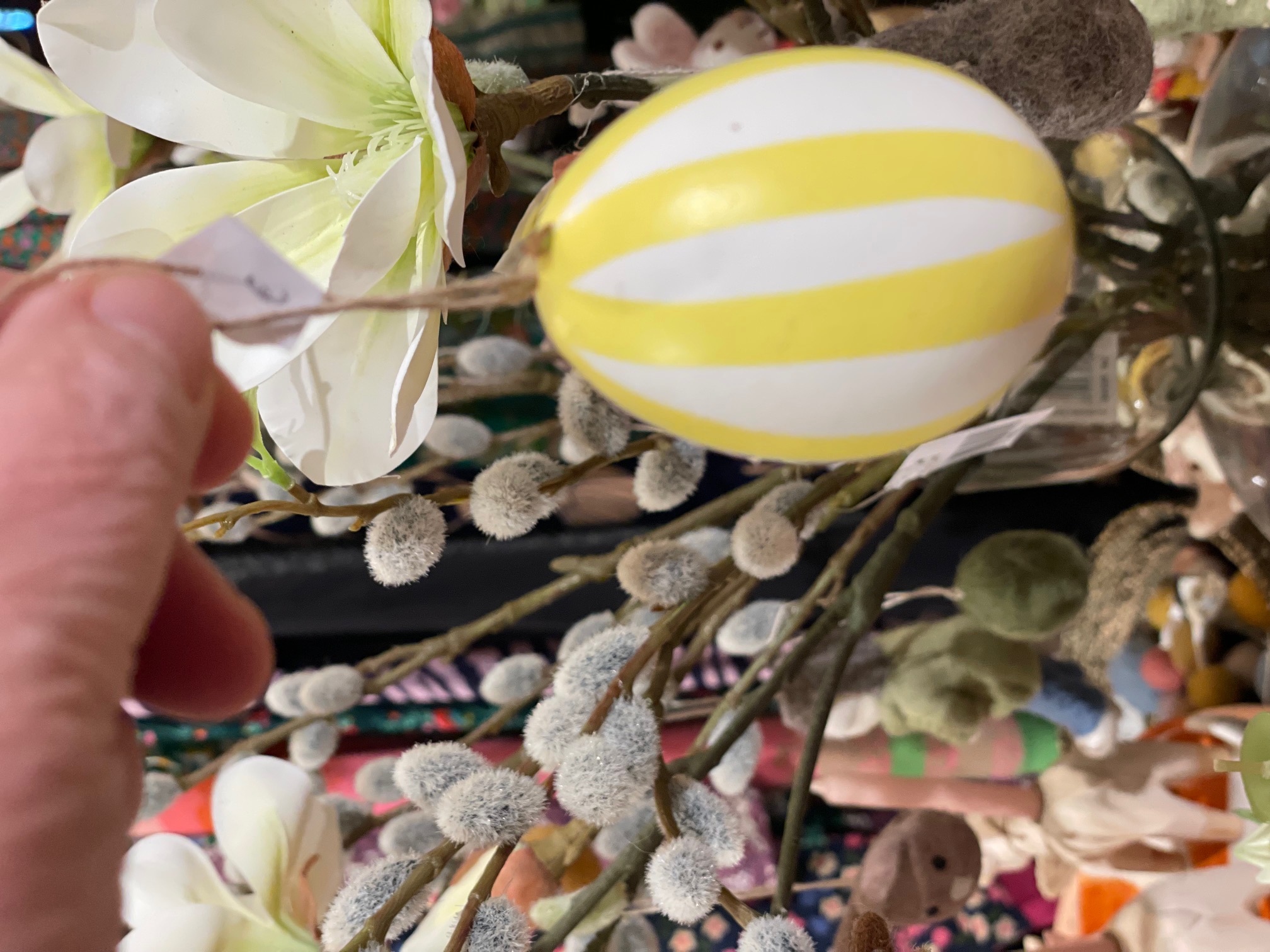 % Hühnerei "Streifen" hellgelb, ca. 6 cm, pro Stück 