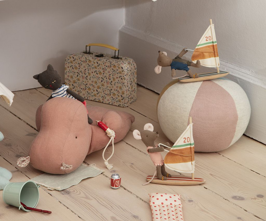 Maileg Strandmaus, Surfer, Kleine Schwester, Strandthema , Beach mice, Surfer little sister Maileg Strandmaus, Surfer, Kleine Schwester, Strandthema , Beach mice, Surfer little sister
