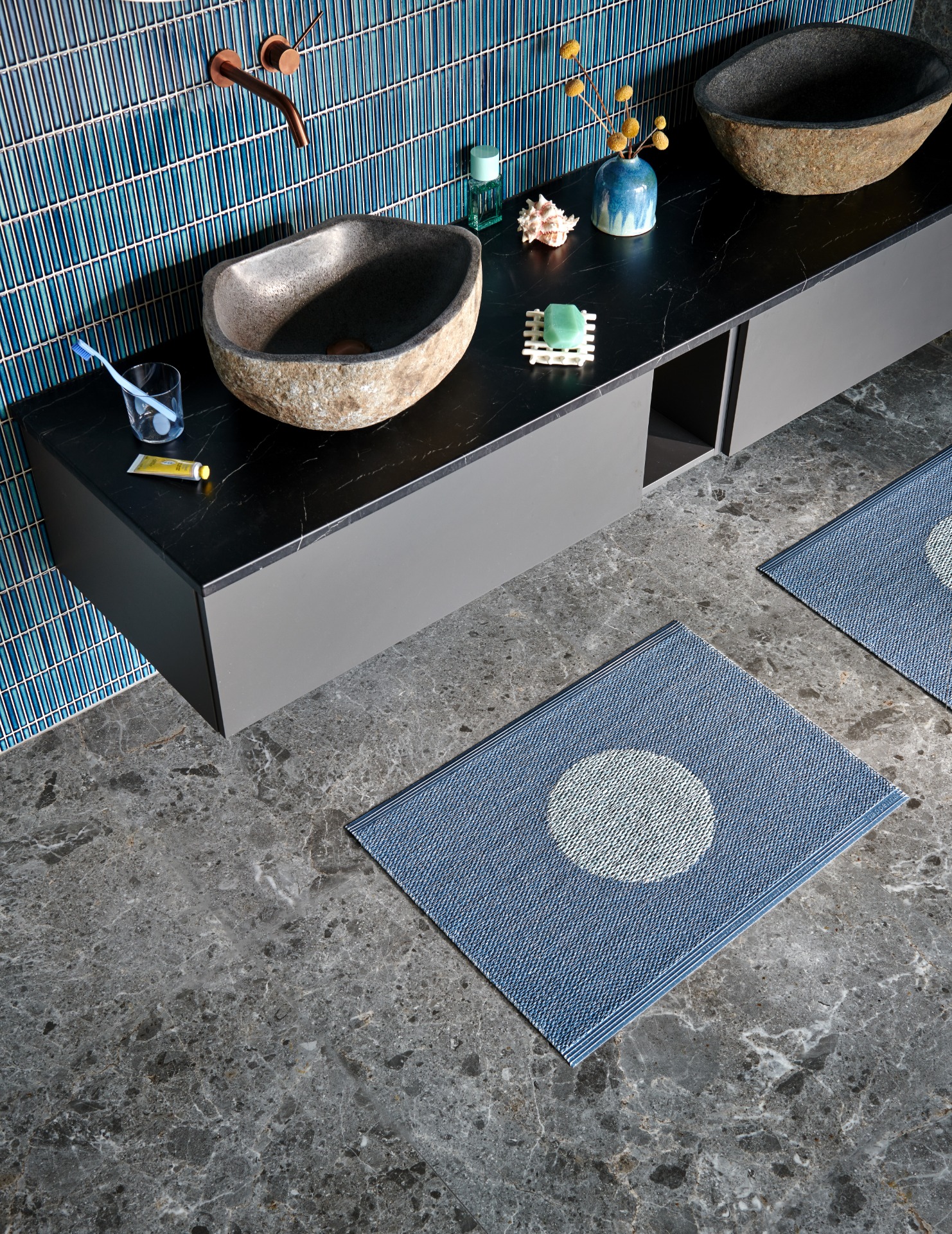 pappelina Teppich Vera Pop River Blue/Blue Fog , ca. 70 x 50 cm