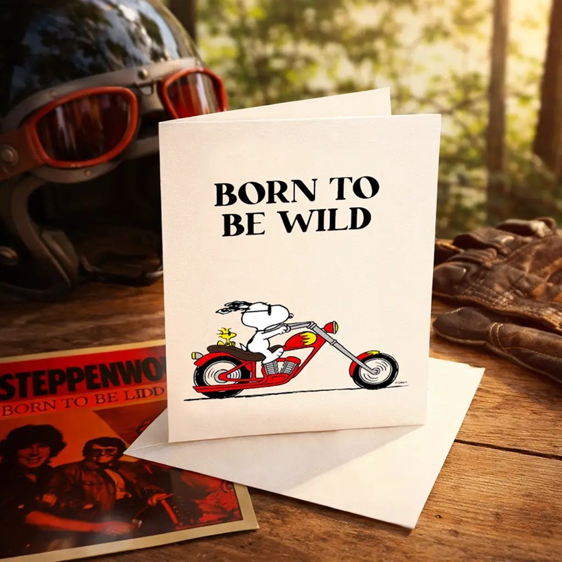 The Peanuts Doppelkarte Snoopy "BORN TO BE WILD" + Umschlag + Aufkleber von The Peanuts  