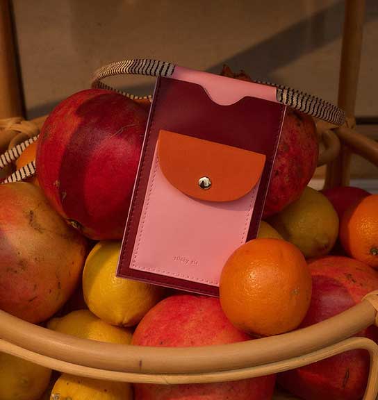 Handytasche in pink-orange -burgund von The Sticky Sis Club, phone pouch | il sole | colore | cherry red + dolce pink + arancia orange