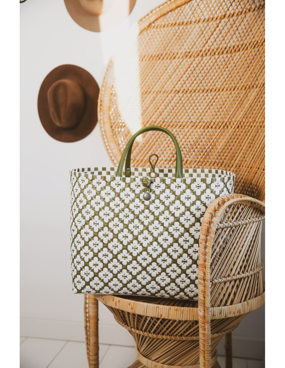 Handed By Motif Bag - Shopper, Farbe: Oliv-weiß, Größe L mit kurzen PU Griffen  