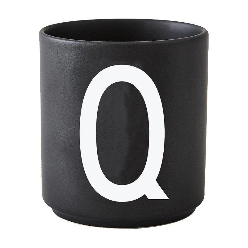 Design Letters AJ Cup, Porzellan Becher "Q" , Farbe: Schwarz, Arne Jacobsen 