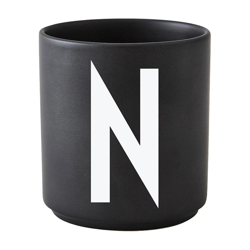 Design Letters AJ Cup, Porzellan Becher "N" , Farbe: Schwarz, Arne Jacobsen Design Letters AJ Cup, Porzellan Becher "N" , Farbe: Schwarz, Arne Jacobsen