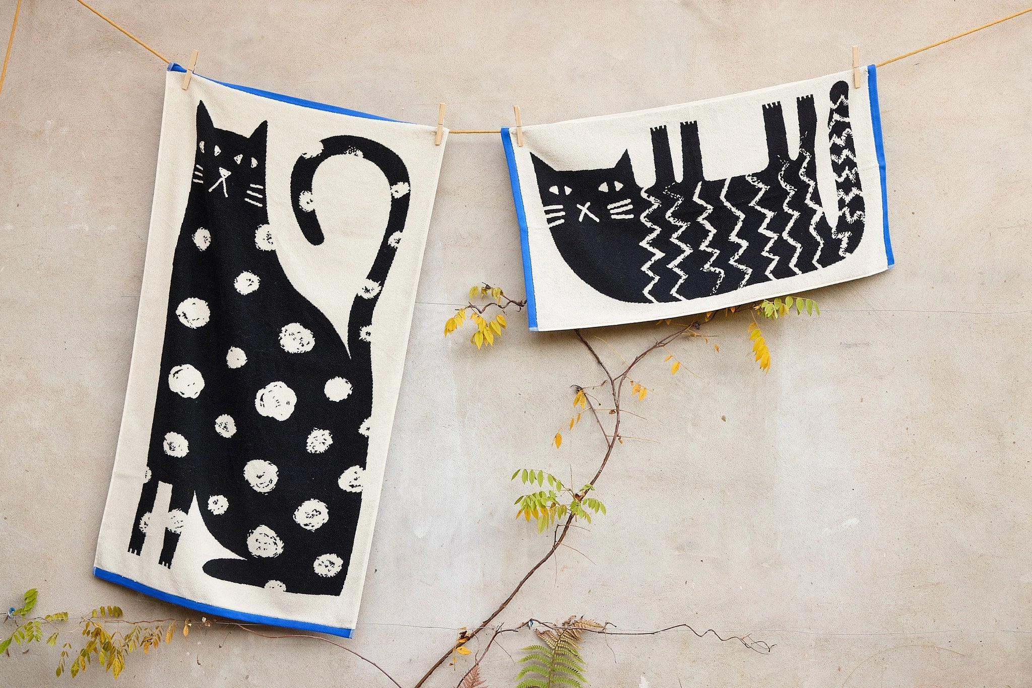 Donna Wilson Handtuch KATZE, Frottee, ca. 50 x 90 cm , Donna Wilson Lazy cat Towel