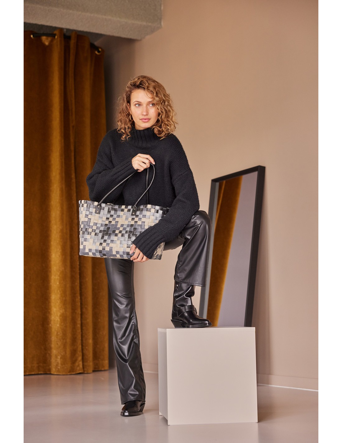 Handed By Mingle - Shopper ,  PU Griffe , Farbe: Black Mix 