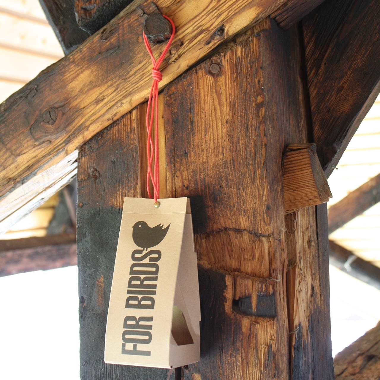 Raumgestalt "for birds", Vogelfutter, mit Dach, zum Aufhängen Raumgestalt "for birds", Vogelfutter, mit Dach, zum Aufhängen