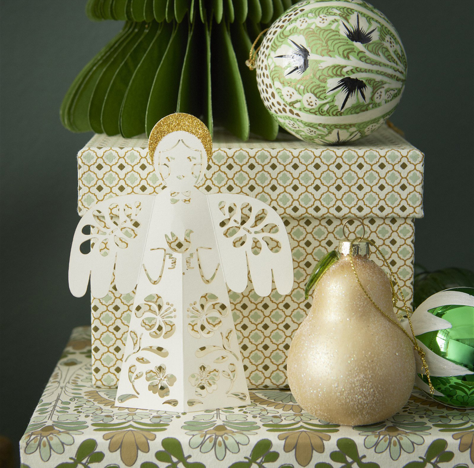 Bungalow XMAS Papierengel " SAVIN" 2er Set zum Aufstellen,  weiß, ca. 10,5 x 14 cm, Papier
