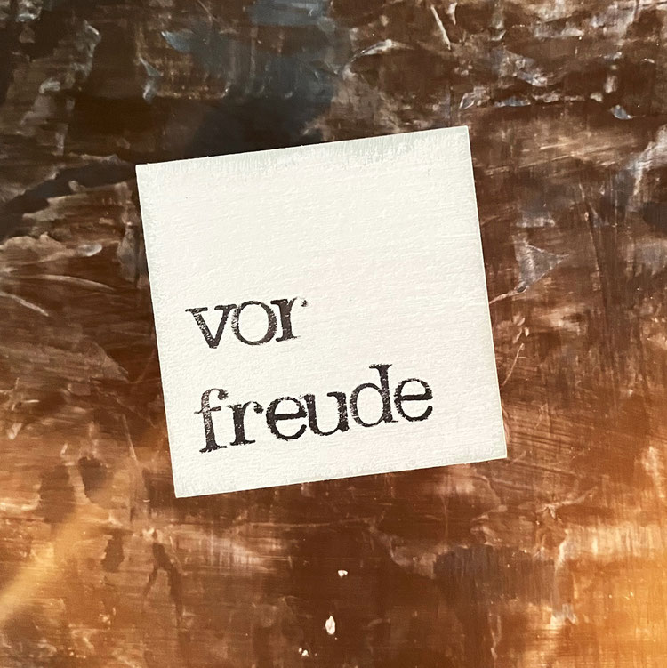 Textplatte "vorfreude" weiß von iopla , 6 x 6 cm