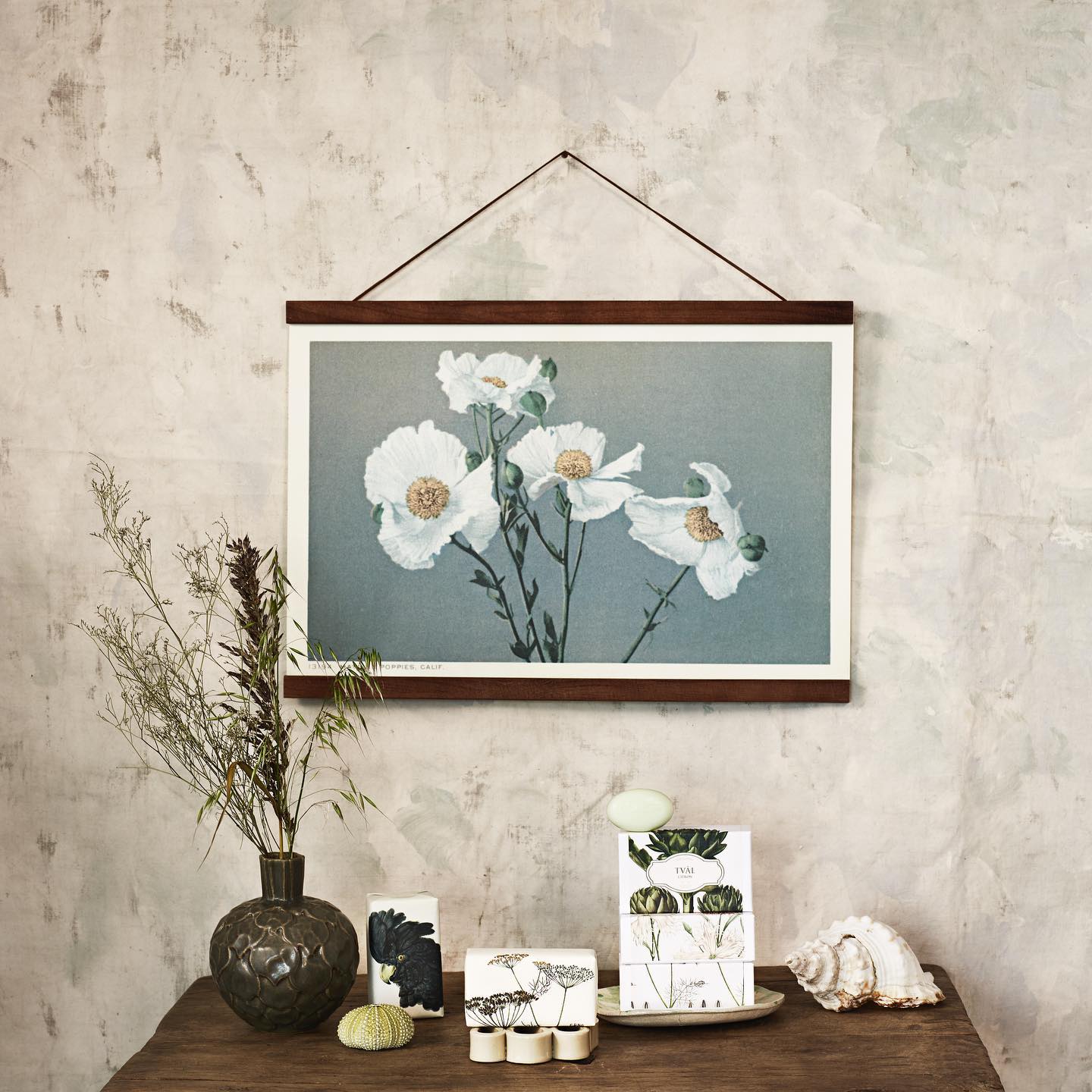 Posterleiste mit Lederschnur, Breite 70 cm von Sköna Ting 