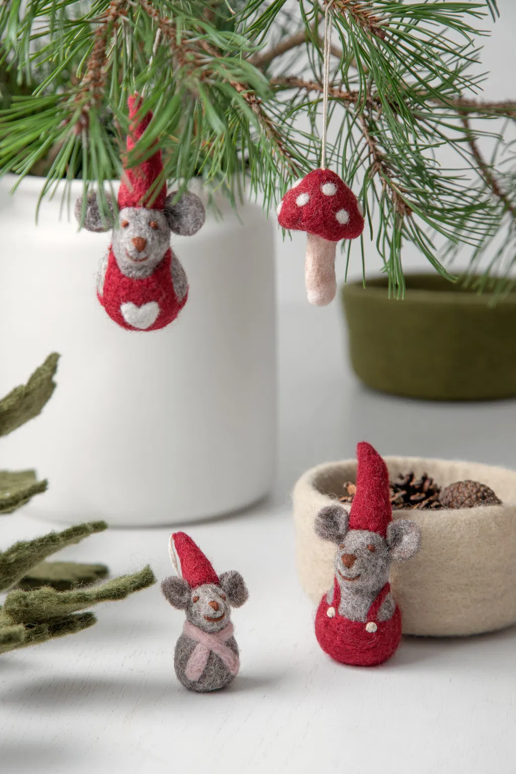 Gry & Sif  Fliegenpilze 3er Set aus Filz zum Hängen , ca. 7 cm , Natural Mushrooms Red - Set of 3