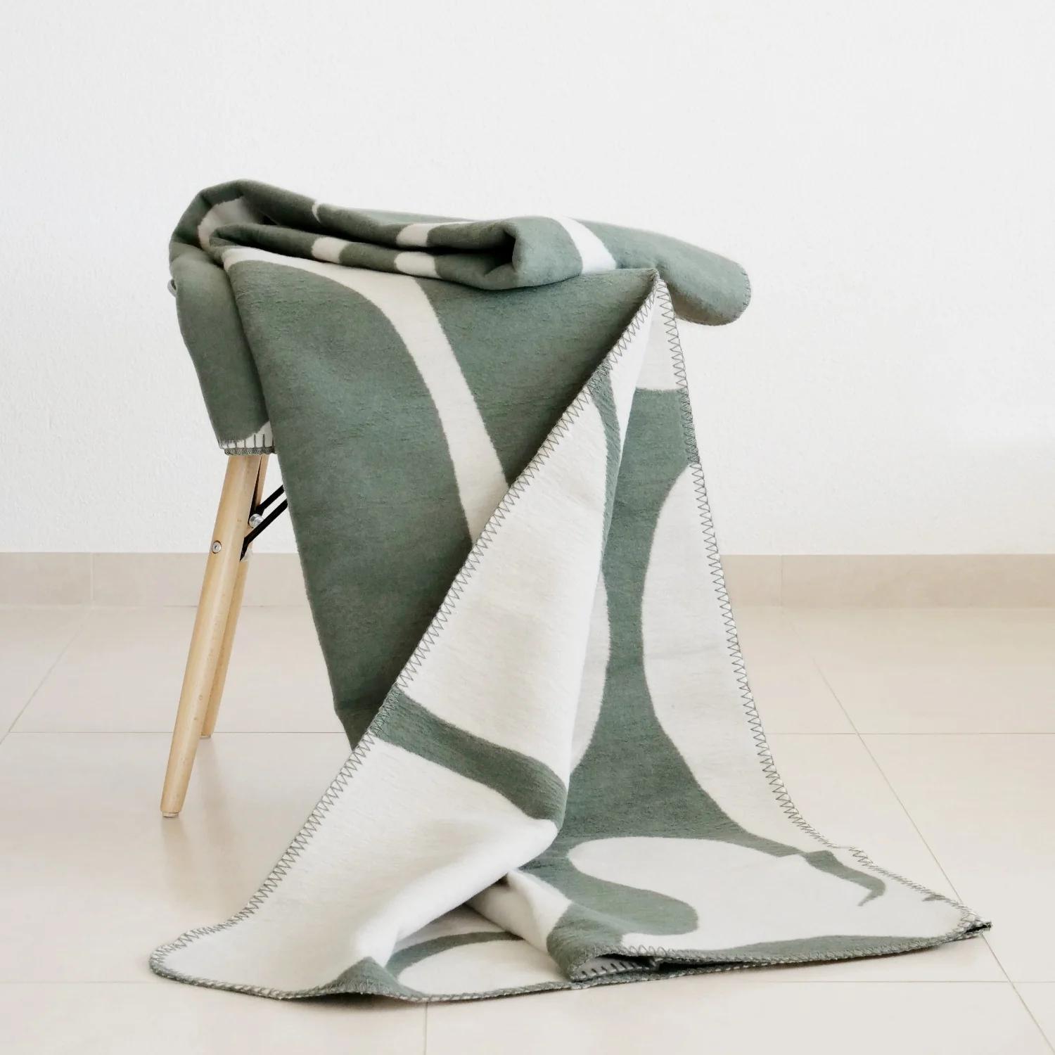 RIEMA Kuscheldecke XL BJÖRK aus recycelter Baumwolle - Übergröße 150x230 - grün