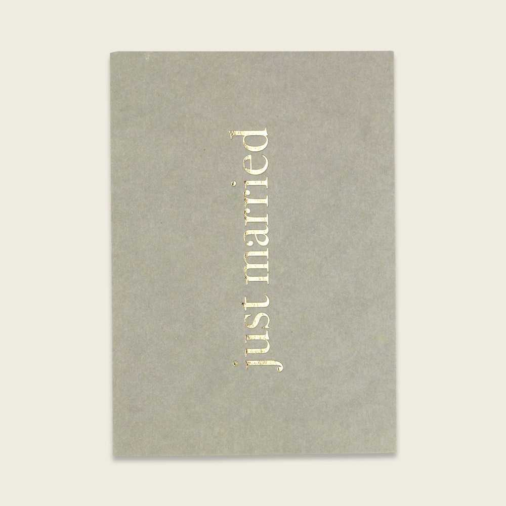 Postkarte mint mit Goldprägung „just married“ von Ava & Yves