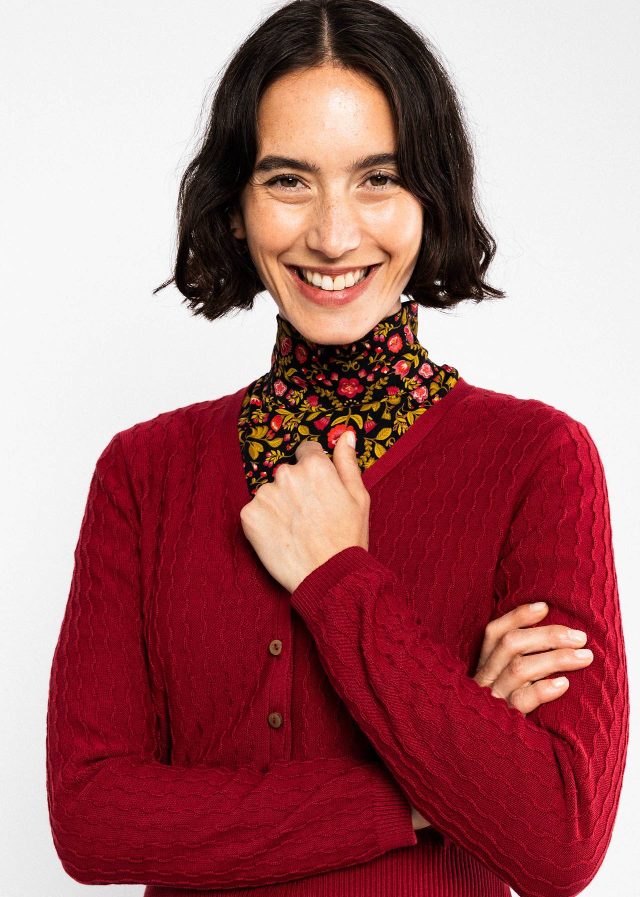 Blutsgeschwister Cardigan Save the World,  folklore red knit