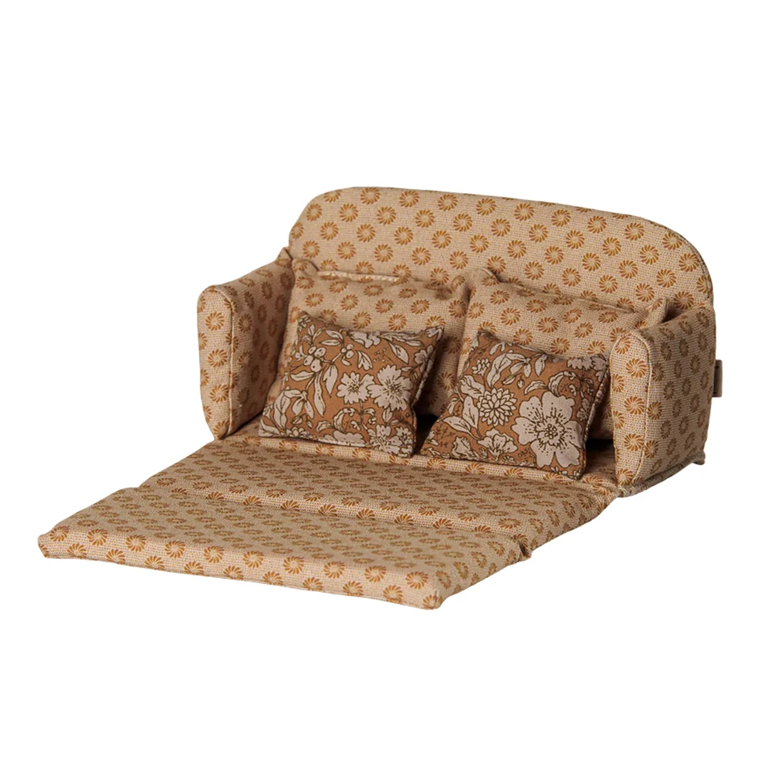 Maileg Schlafsofa, Maus, groß – Ocker, ca. 8 x 18 cm