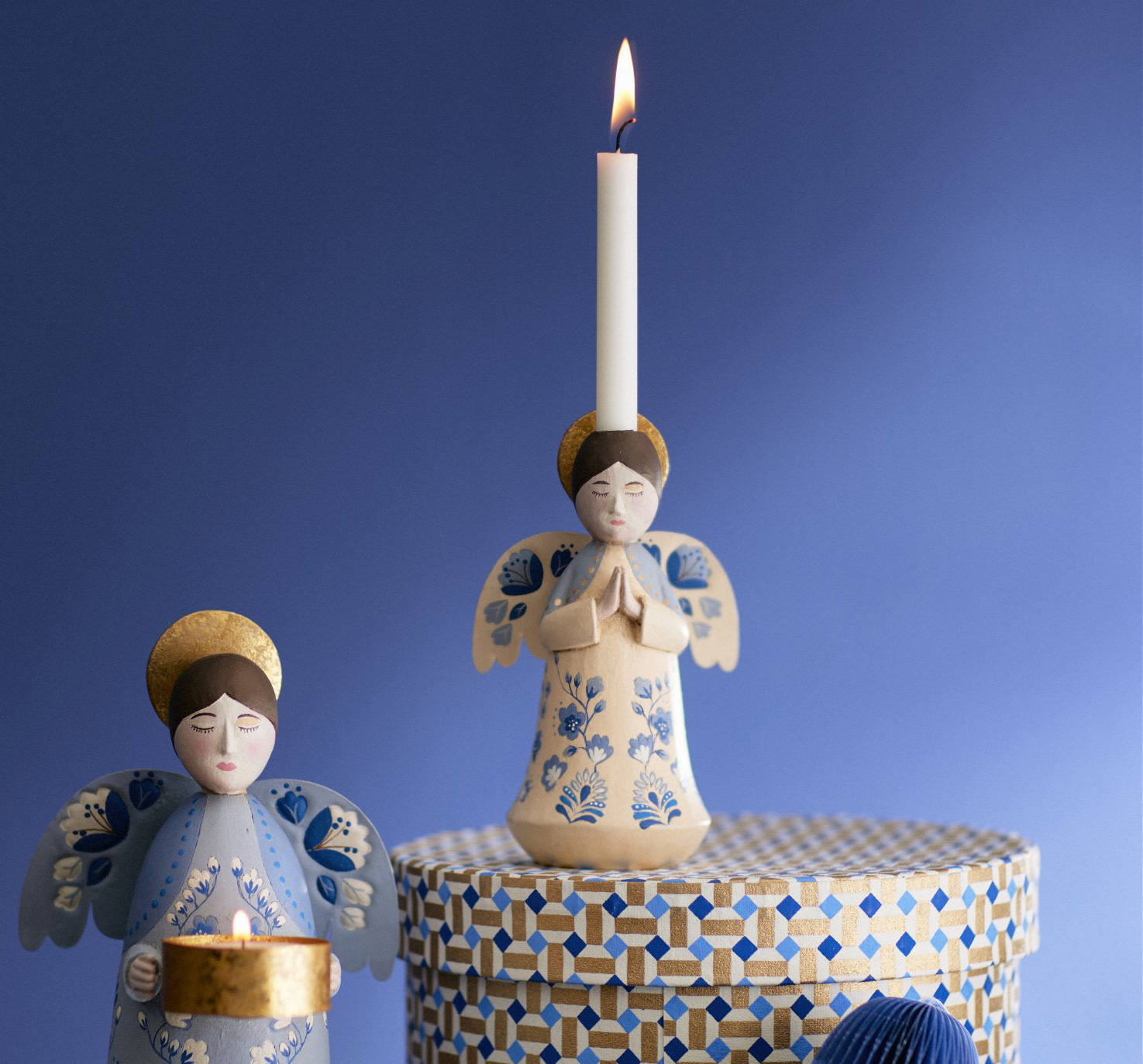 Bungalow XMAS Engel Marigold Riviera, Kerzenständer, H.13 cm von Bungalow Candle Holder Angel Marigold Sky Blue Bungalow XMAS Engel Marigold Riviera, Kerzenständer, H.13 cm von Bungalow Candle Holder Angel Marigold Sky Blue