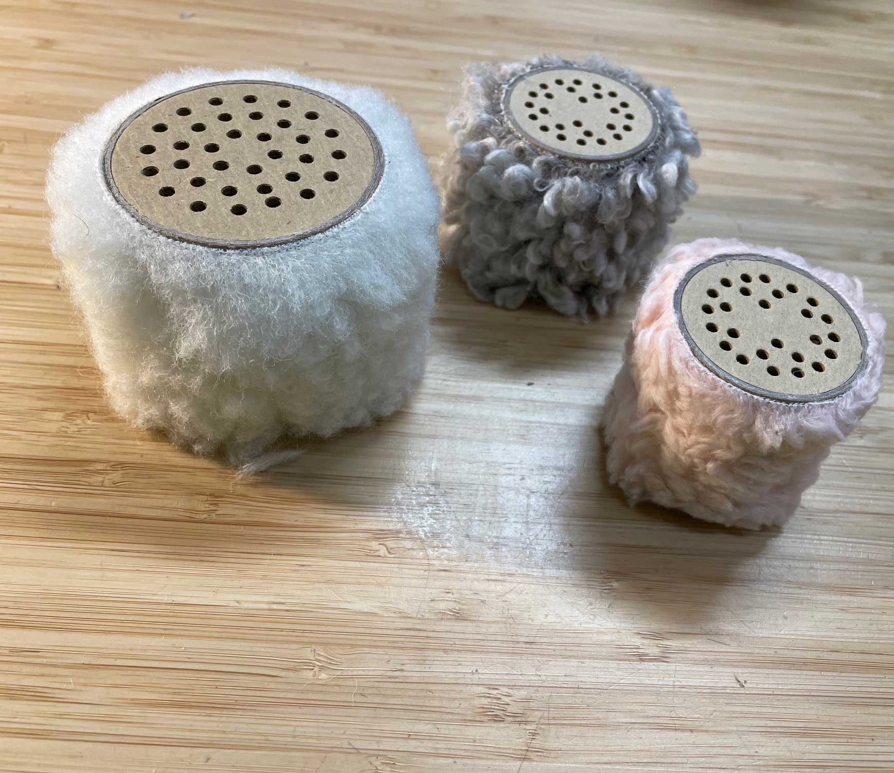 Blökdose, Mantel aus cremefarbenem  Wollplüsch von Meier Germany   