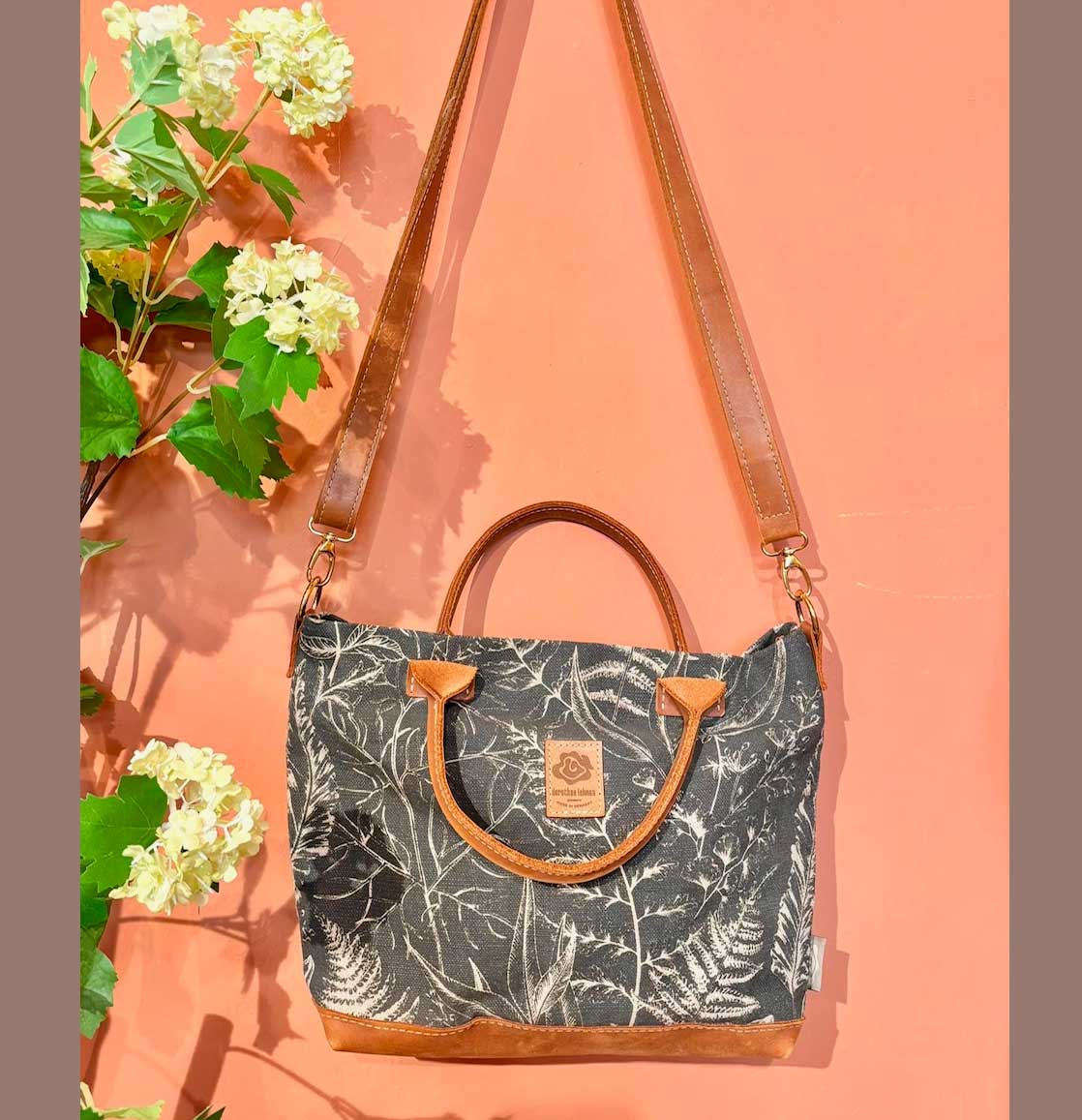 % Dorothee Lehnen Hand-Umhängetasche JOANA lush-hip - Leinen-Leder 26-35 x 22 x 10 cm, dunkelgrau