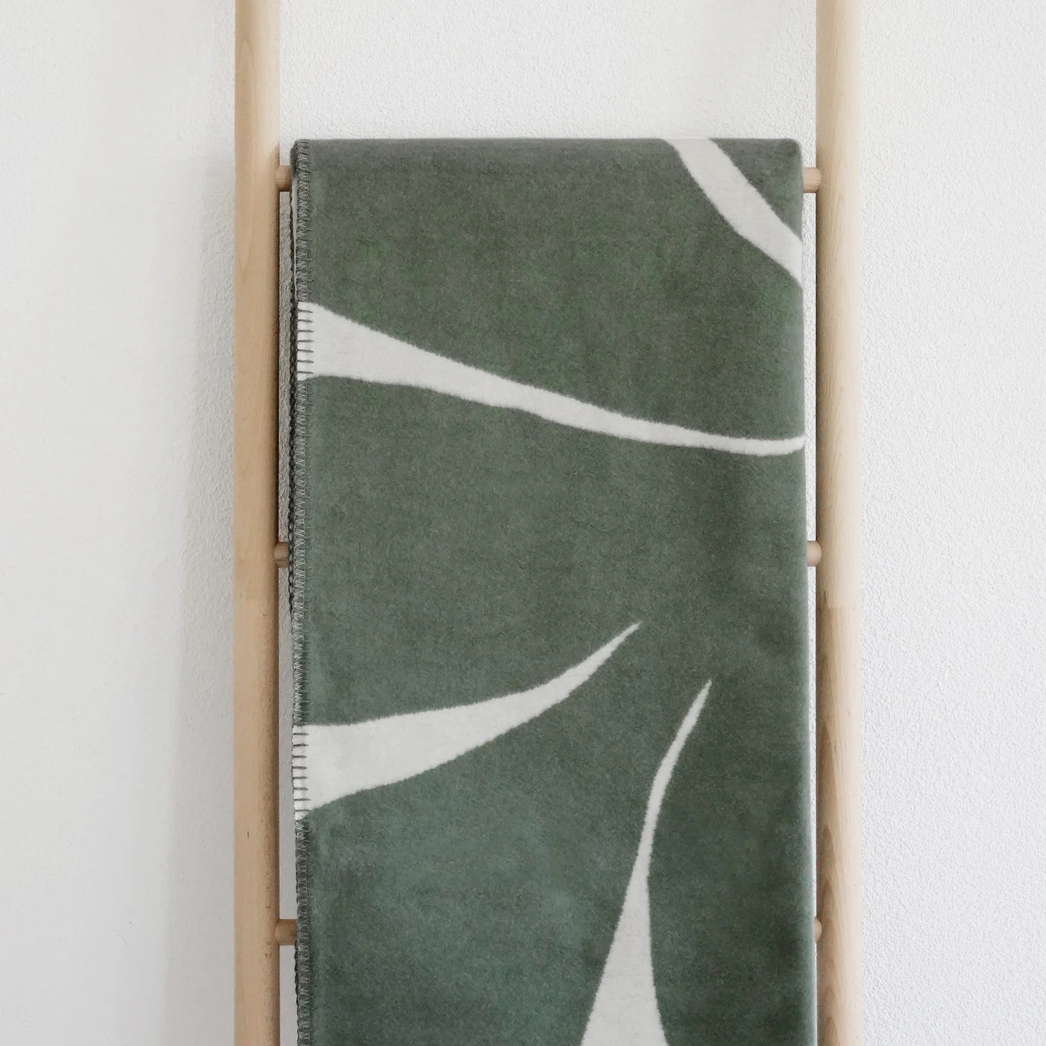 RIEMA Kuscheldecke XL BJÖRK aus recycelter Baumwolle - Übergröße 150x230 - grün