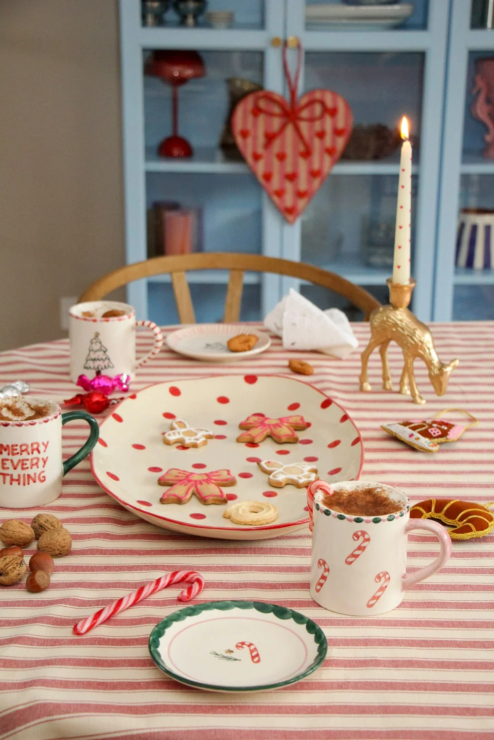 Rice Keramik Kuchenteller XMAS Zuckerstange - Gebrochenes Weiß - Hand-painted Candy Cane