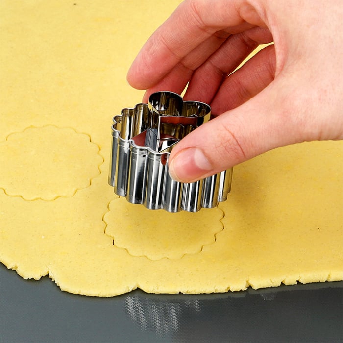 Ausstecherle Linzer Tanne 5 cm, Edelstahl von Birkmann, mit Innenprägung, Prägeausstecher, Ausstechform 