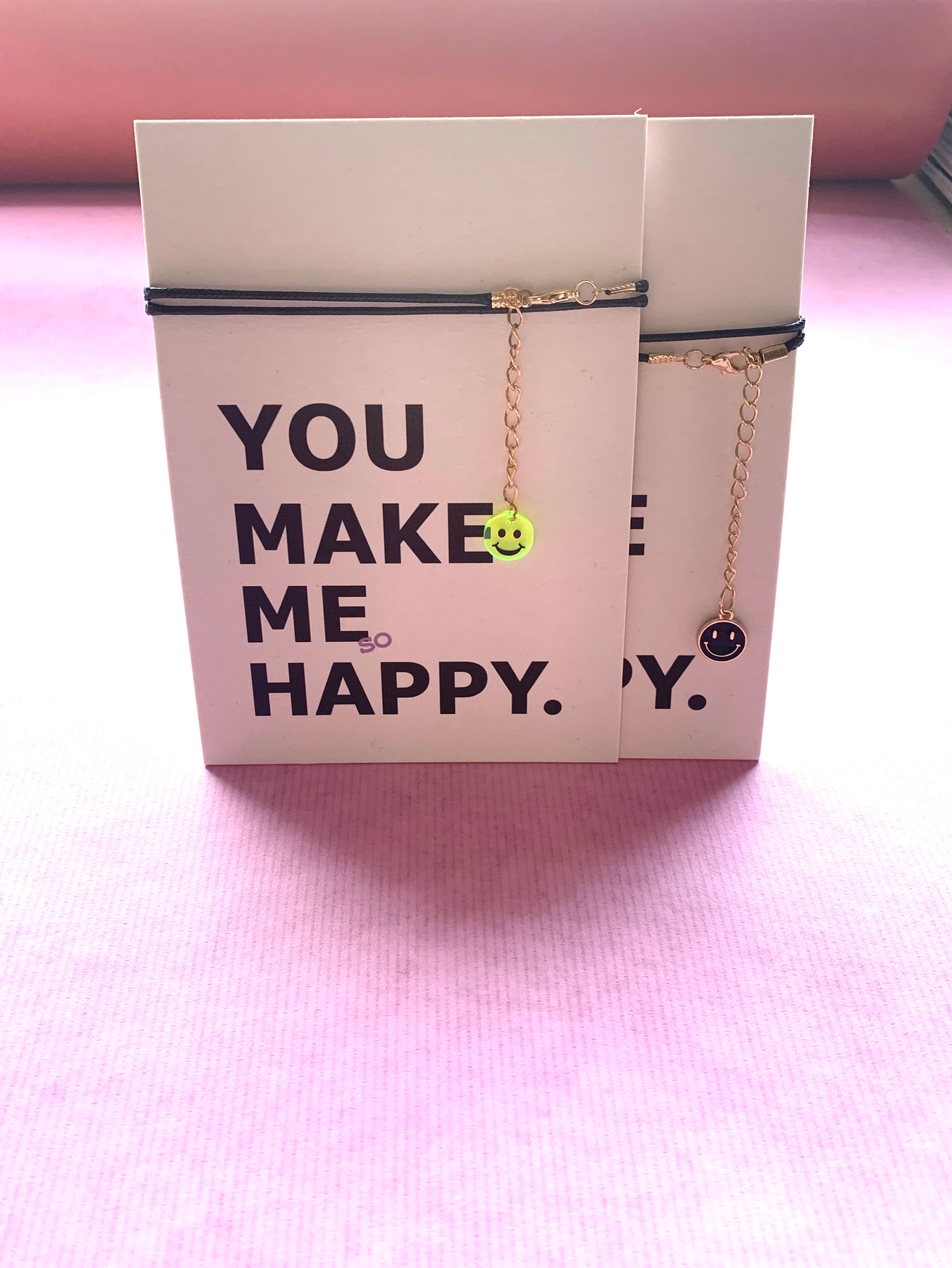 Grußkarte mit schwarzem Armband * You make me happy*  von Ute Arnold  