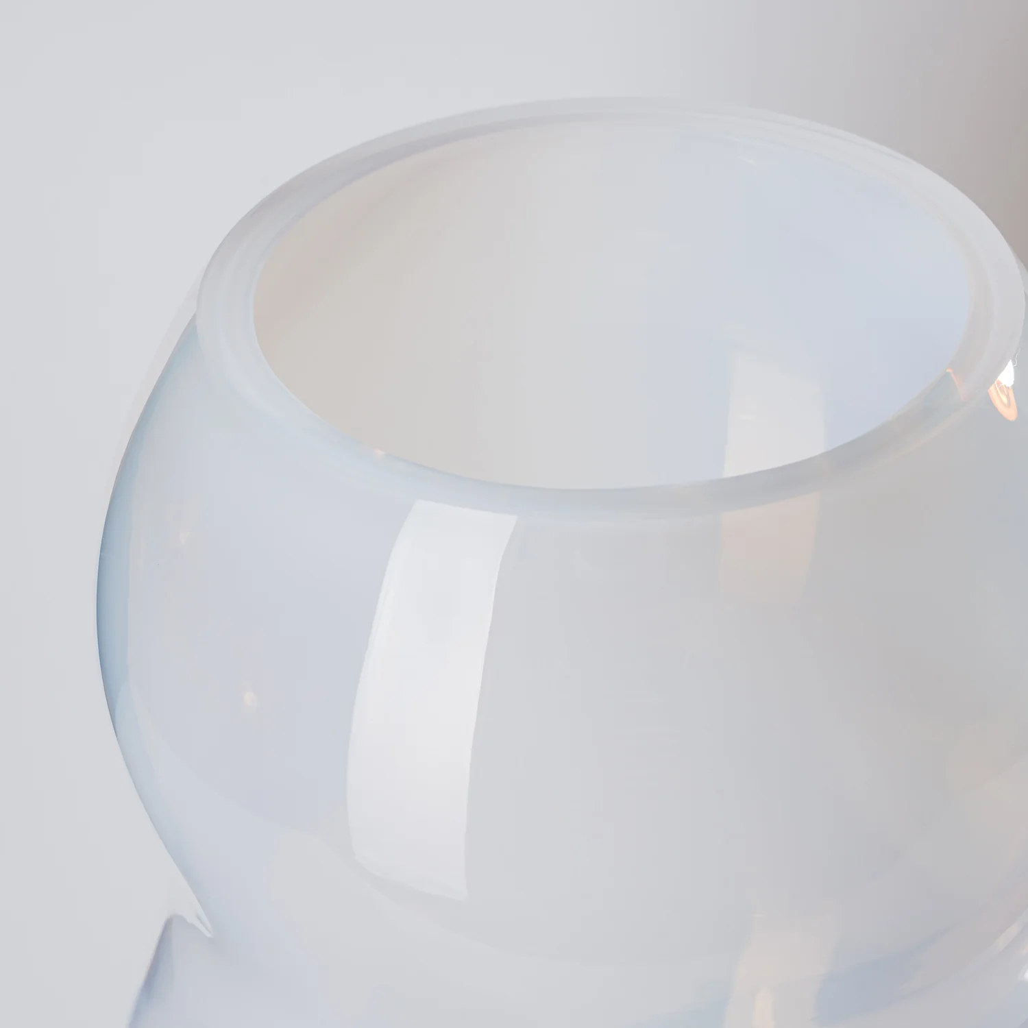 FUNDAMENTAL BERLIN Vase Muse L, OPAL, Höhe ca. 31 cm, Glas    