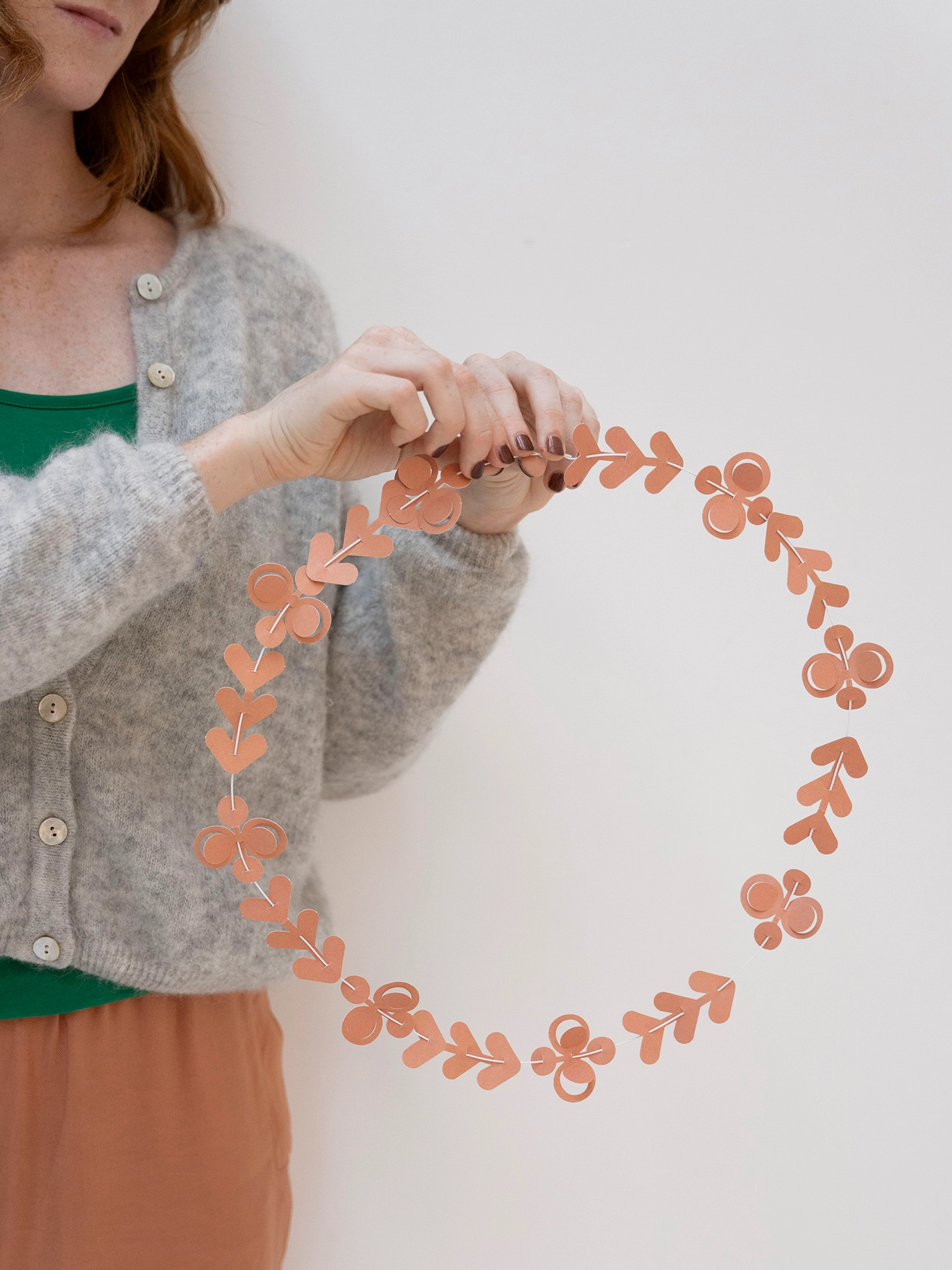 Jurianne Matter FOLK - Papierornamente in Terra- und Grün-Tönen , Bastelset