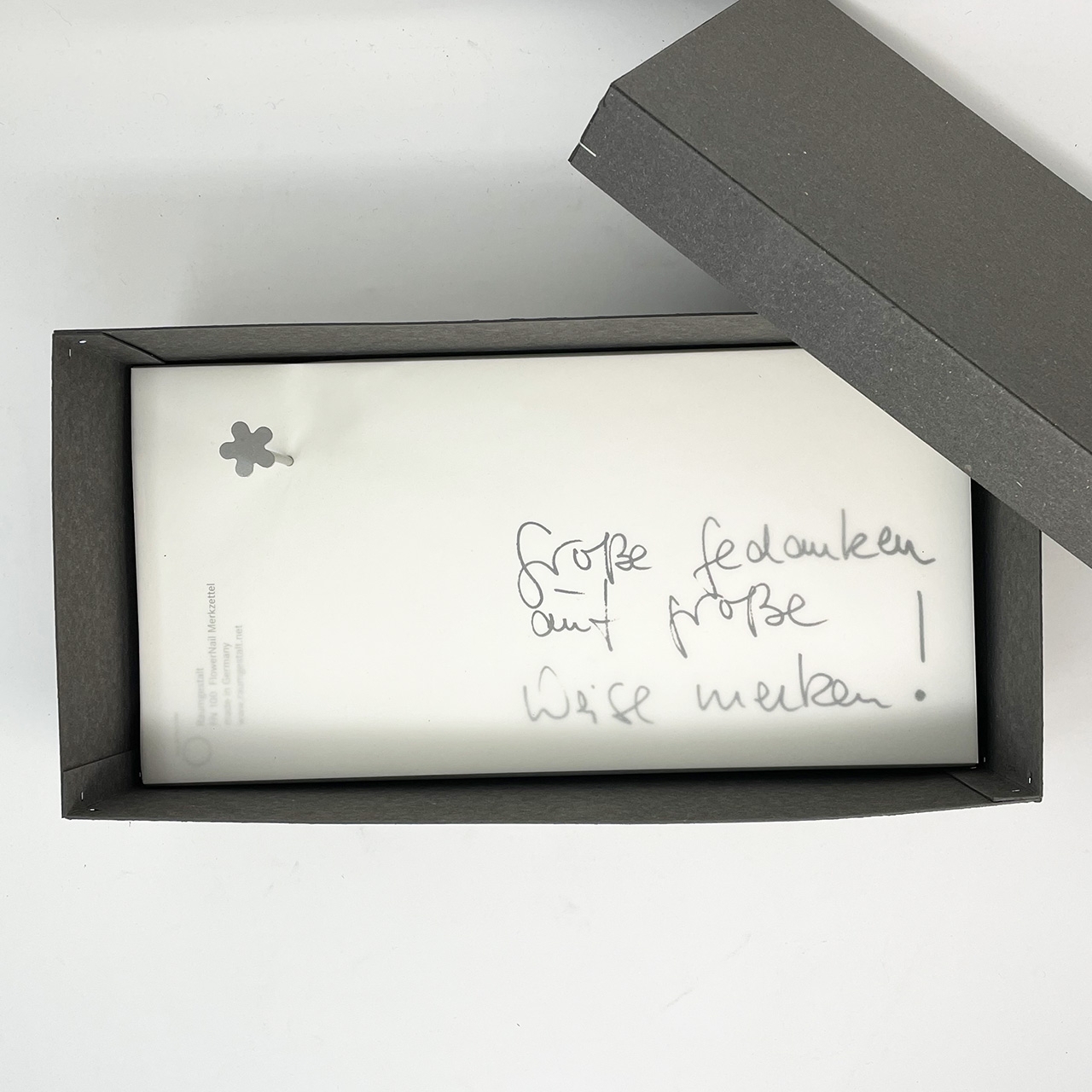 Raumgestalt Flower Nail Merkzettel groß, Der FLOWERNAIL MERKZETTEL von Raumgestalt in Übergröße!