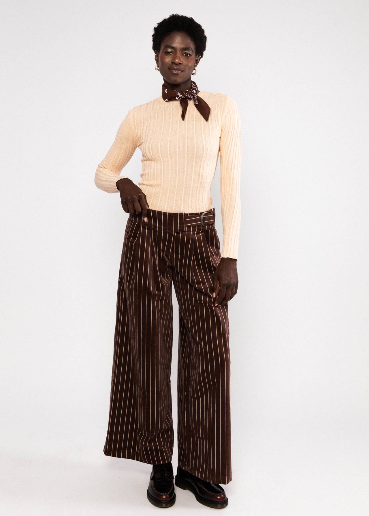 Blutsgeschwister Bundfaltenhose Winny, needle stripe velvet, braun