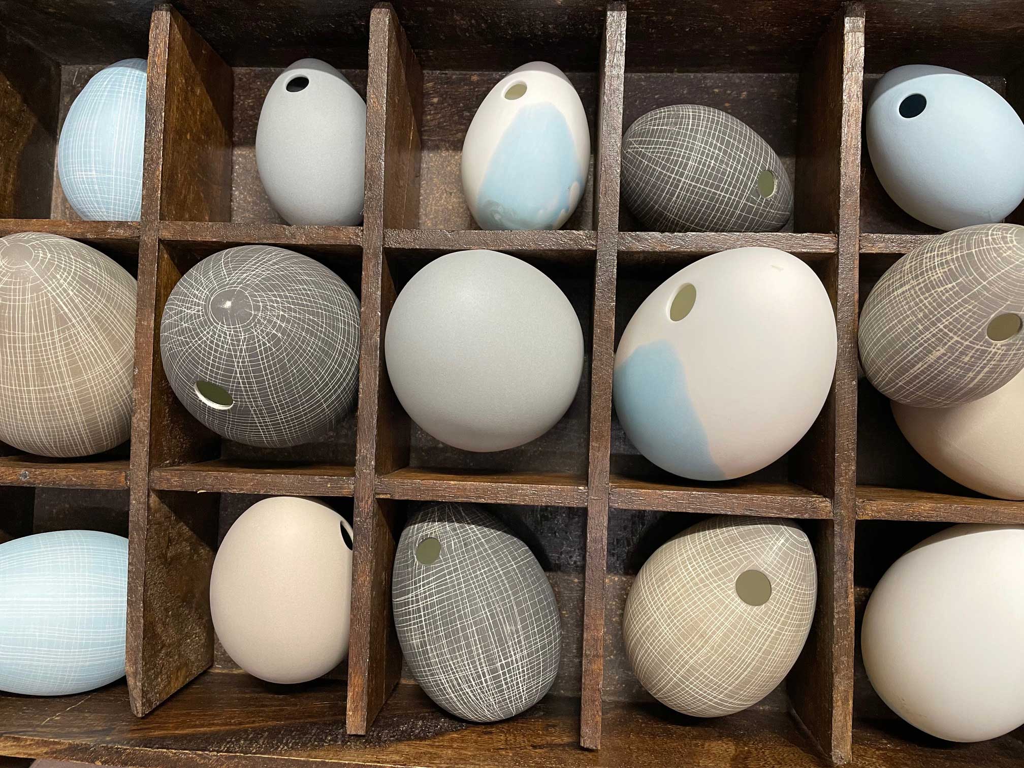 KLATT OBJECTS ERWIN Ei Nr. 4, EDITION MIX Ei L, UNI Grau, Höhe ca. 10 cm  zum Legen, pro Stück 