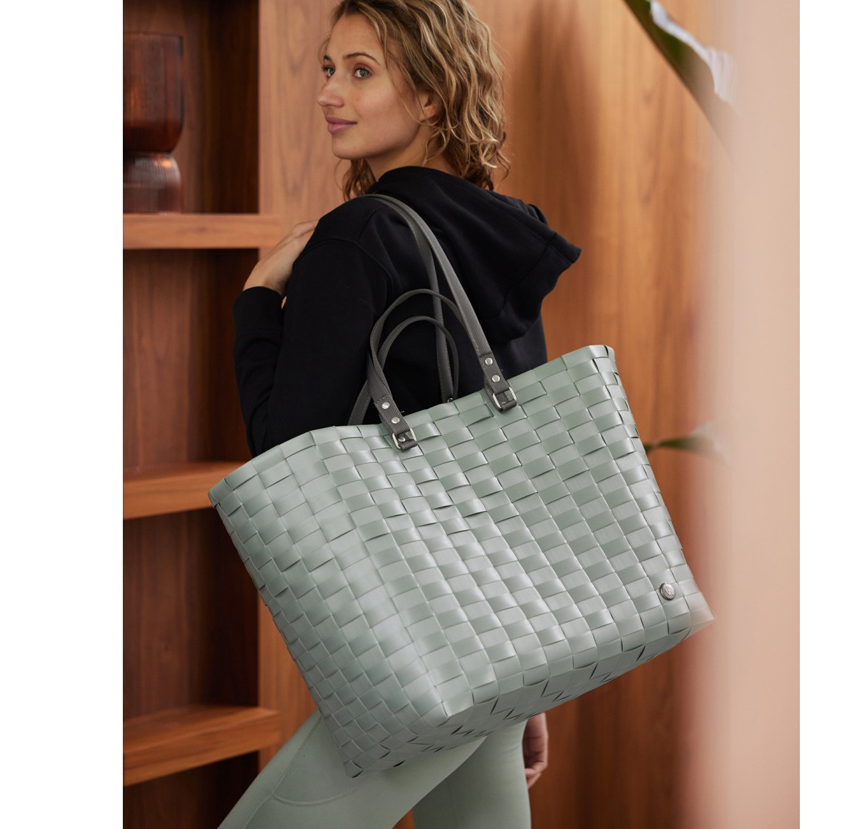 Handed By GO! Shopper, Sport - Freizeittasche Größe L mit Reißverschluss und Bändchengriffen, Farbe:  sage green