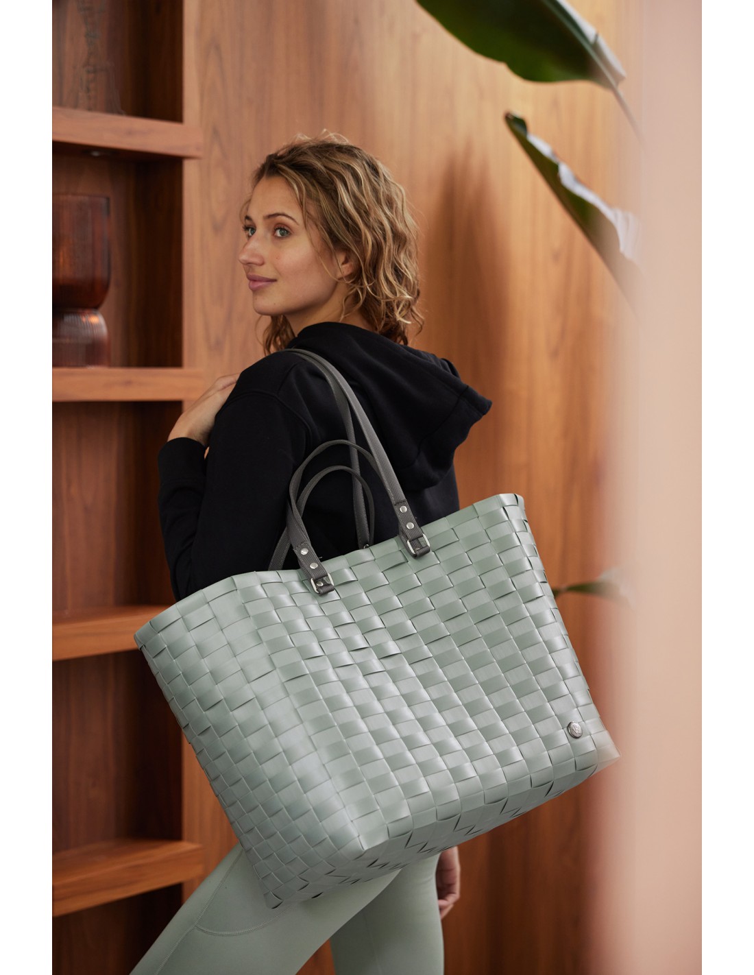 Handed By GO! Shopper, Sport - Freizeittasche Größe L mit Reißverschluss und Bändchengriffen, Farbe:  sage green