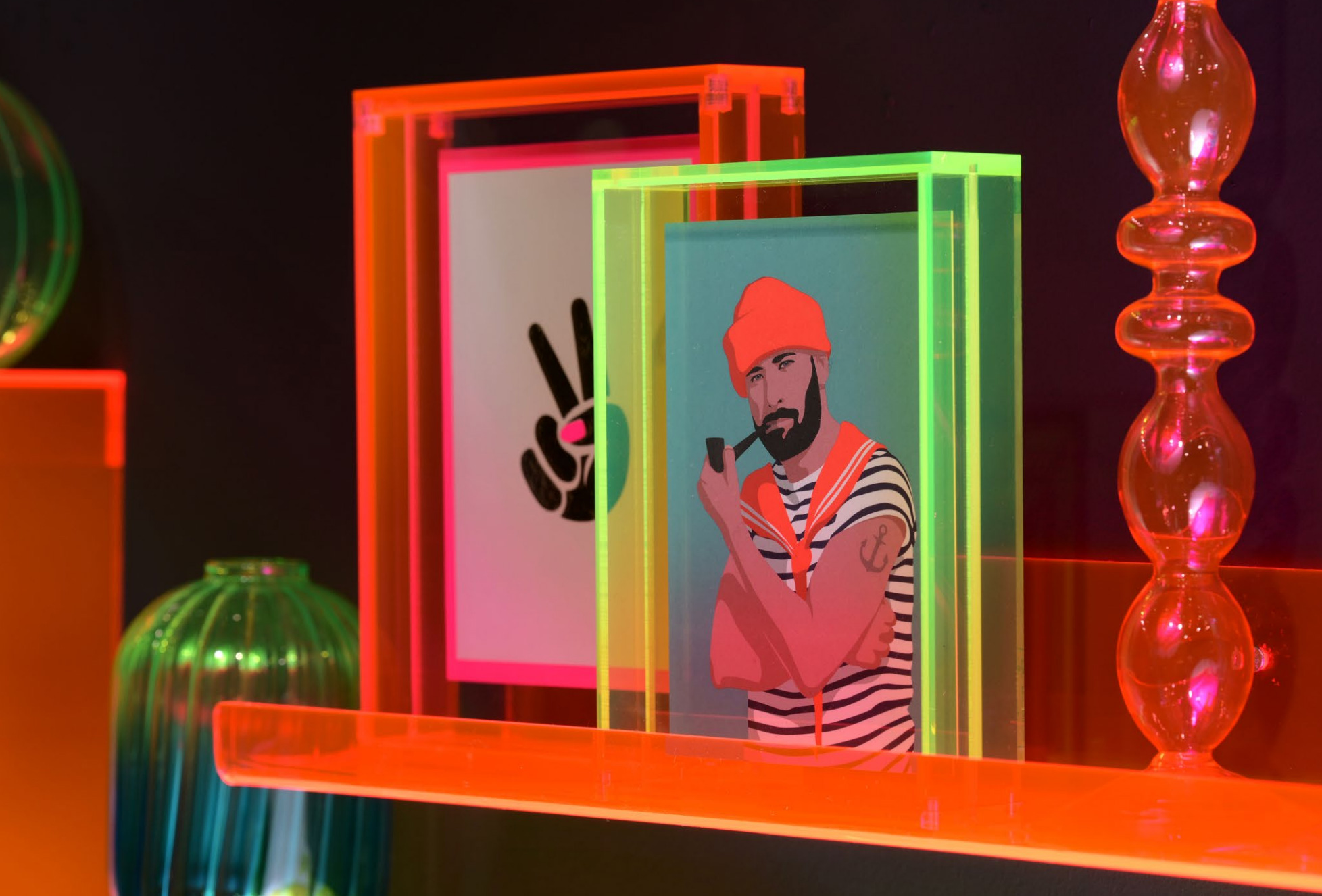 Tokio, Wandregal, Acryl, orange , Länge  ca. 40 cm