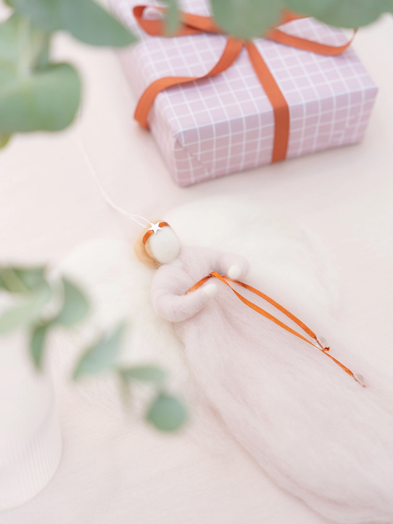 Jurianne Matter IRINI wool angel - soft pink, Engel aus Merinowolle, ca. 30 cm