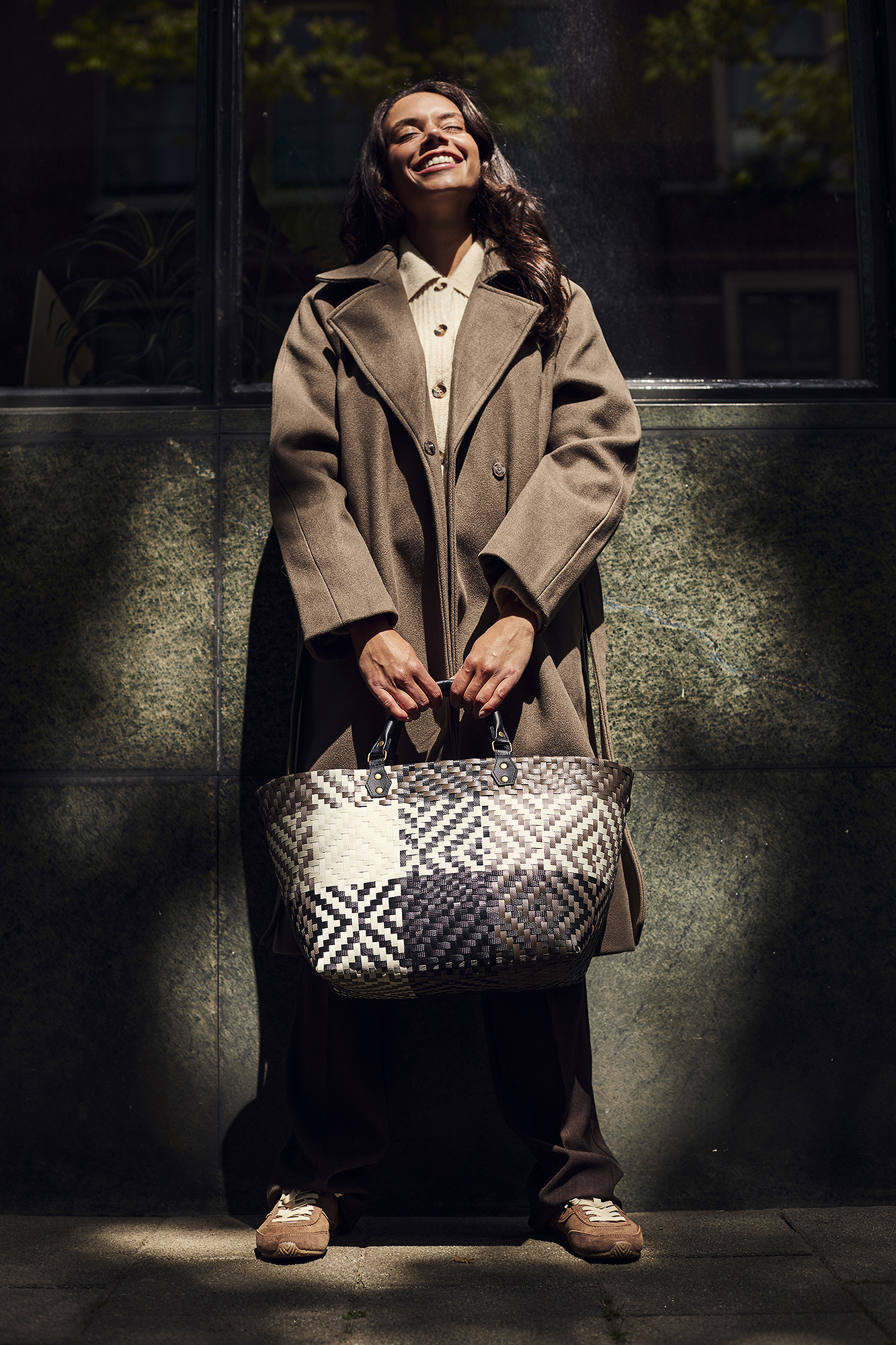 Handed By - Quinn Shopper black taupe with champagne