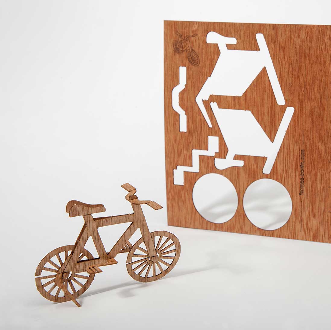Holzpostkarte Fahrrad von formes Berlin 