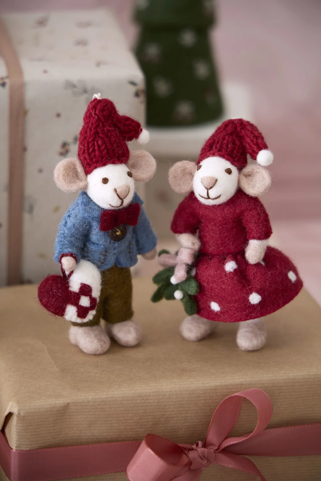 Gry & Sif Weihnachtsmaus Mädchen mit Mistelzweig, ca. 12 cm, Small White Girly Mouse w/Mistletoe