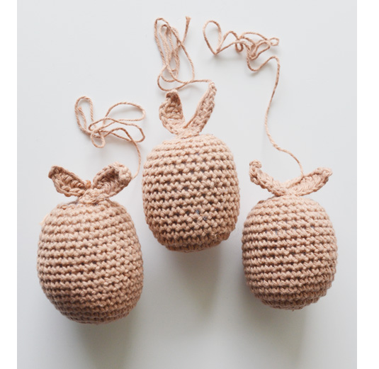 % Osterei-Hase  gehäkelt beige, Oster-Anhänger , ca. 7 cm , pro Stück    