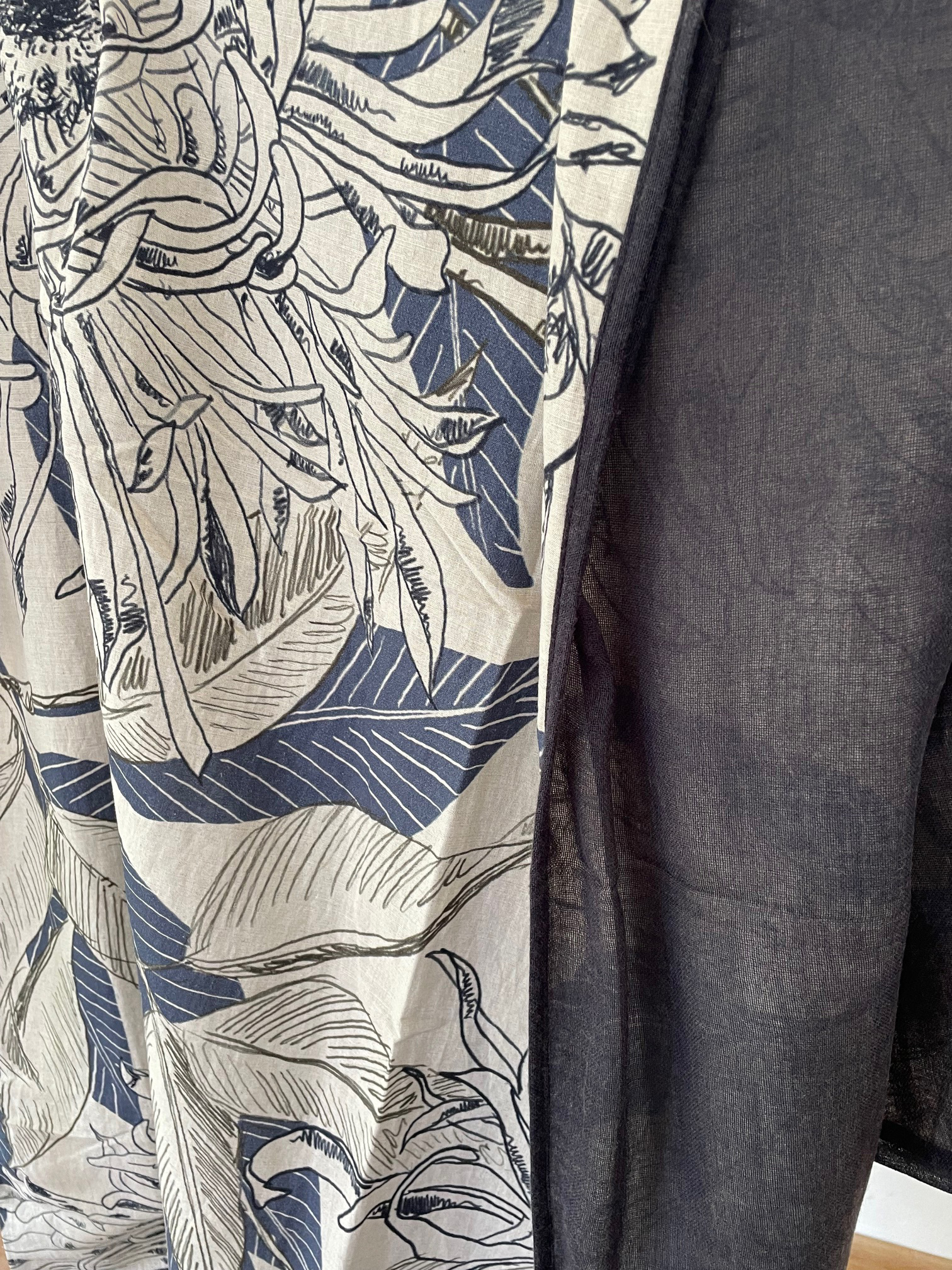 Plaid Kara, ca. 100x180 cm, Halbleinen, Natur/Schwarz von Shalls Barcelona